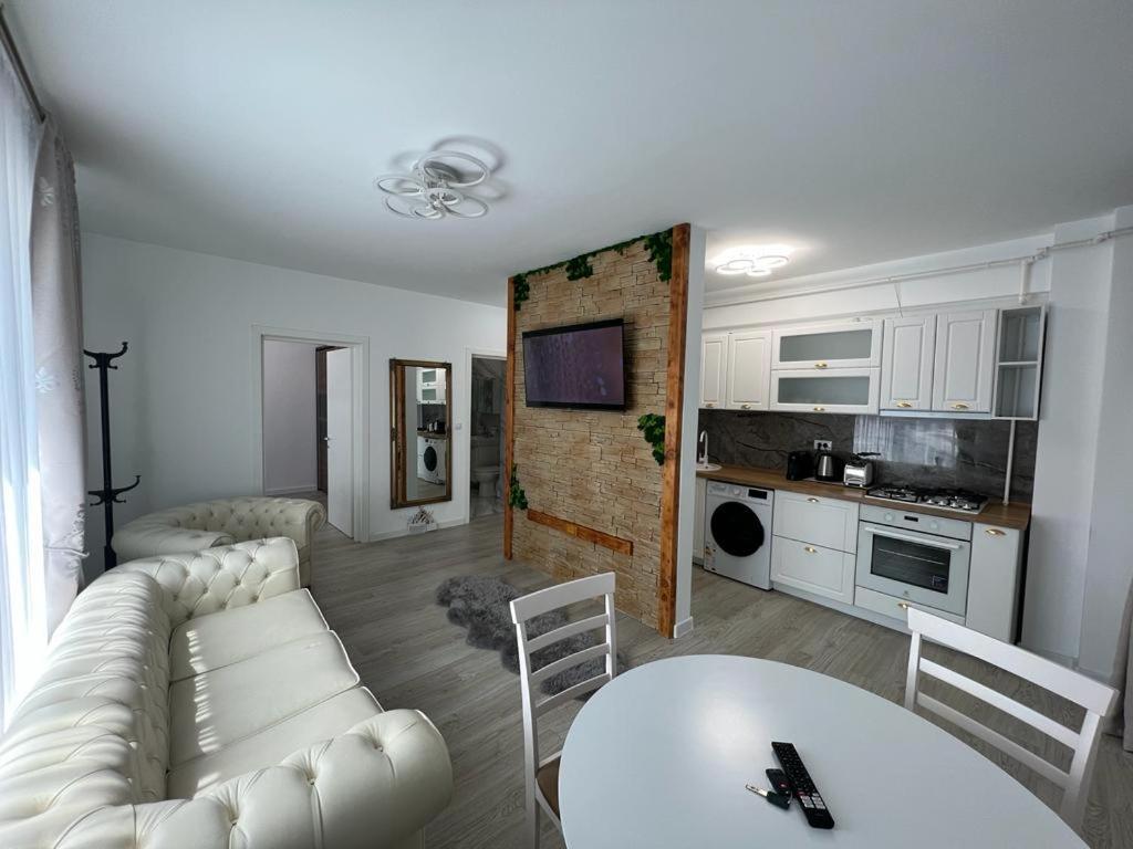 Urban Apartments And Studios - City Center Iasi Buitenkant foto