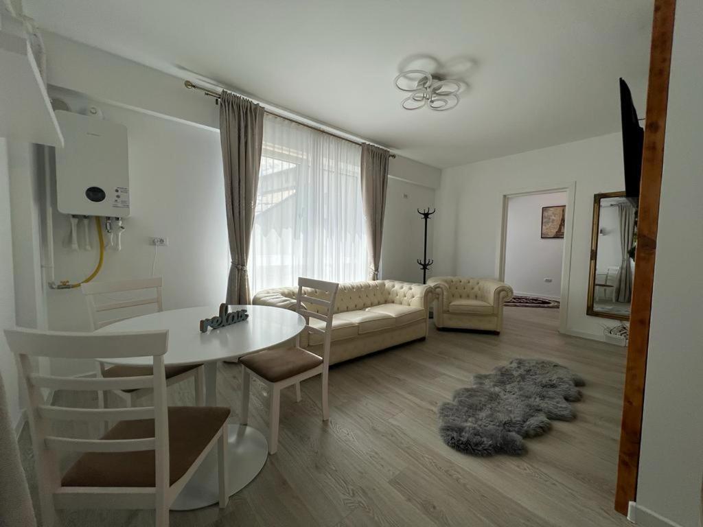 Urban Apartments And Studios - City Center Iasi Buitenkant foto