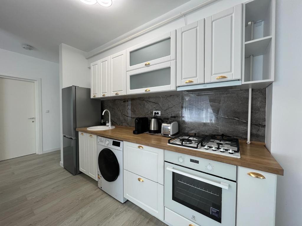 Urban Apartments And Studios - City Center Iasi Buitenkant foto