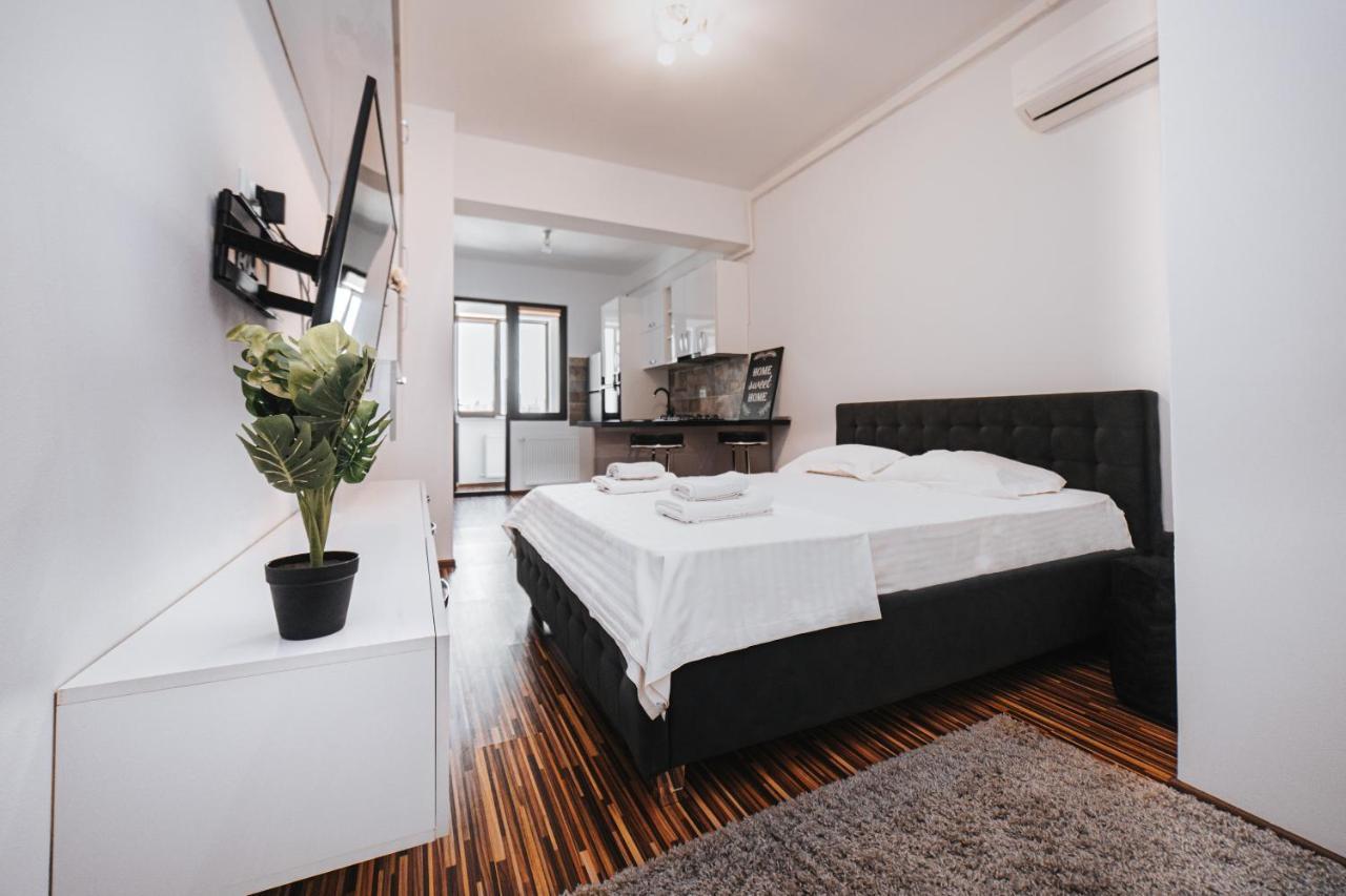 Urban Apartments And Studios - City Center Iasi Buitenkant foto
