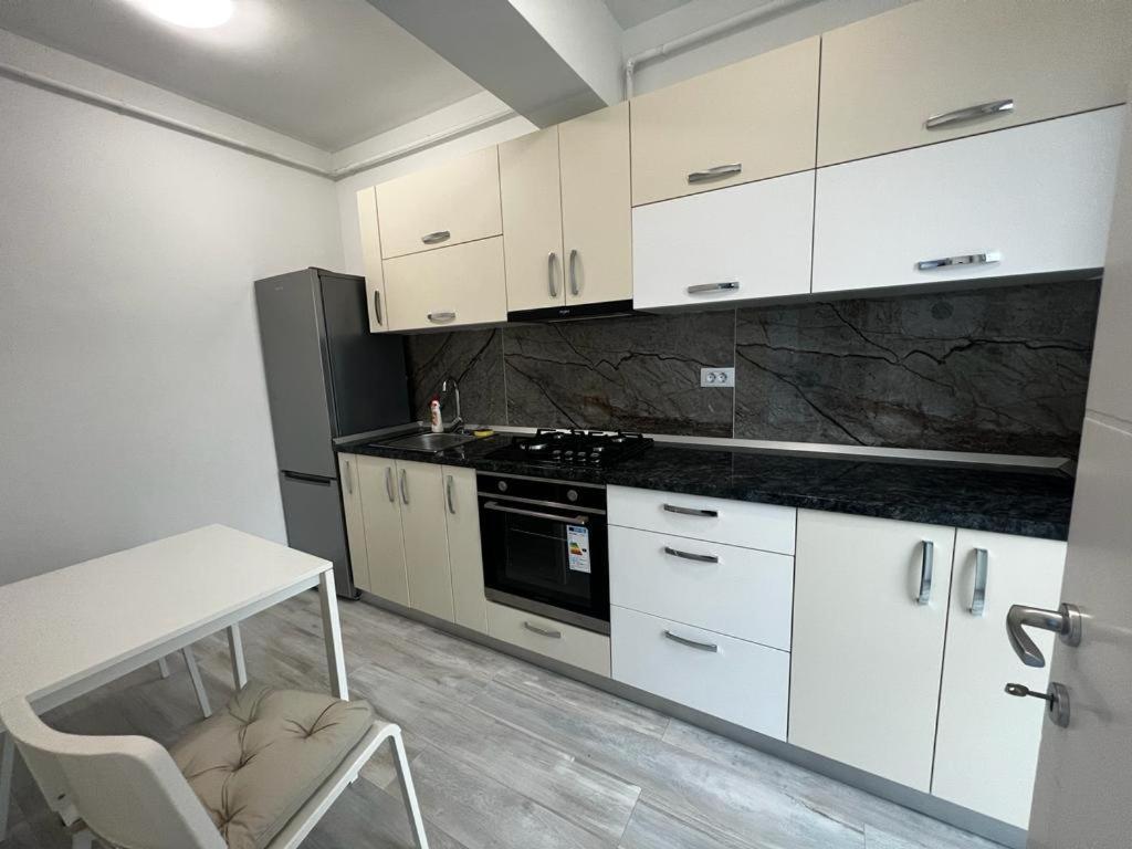 Urban Apartments And Studios - City Center Iasi Buitenkant foto