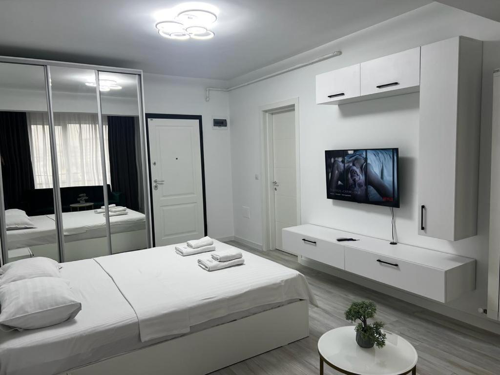 Urban Apartments And Studios - City Center Iasi Buitenkant foto