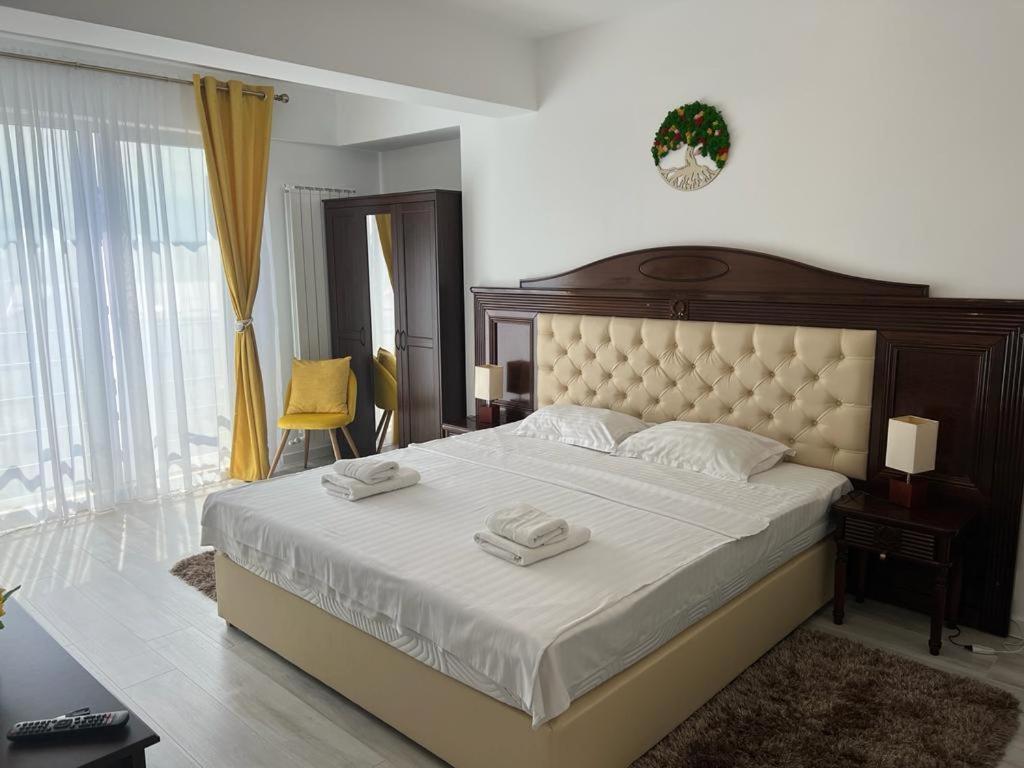 Urban Apartments And Studios - City Center Iasi Buitenkant foto