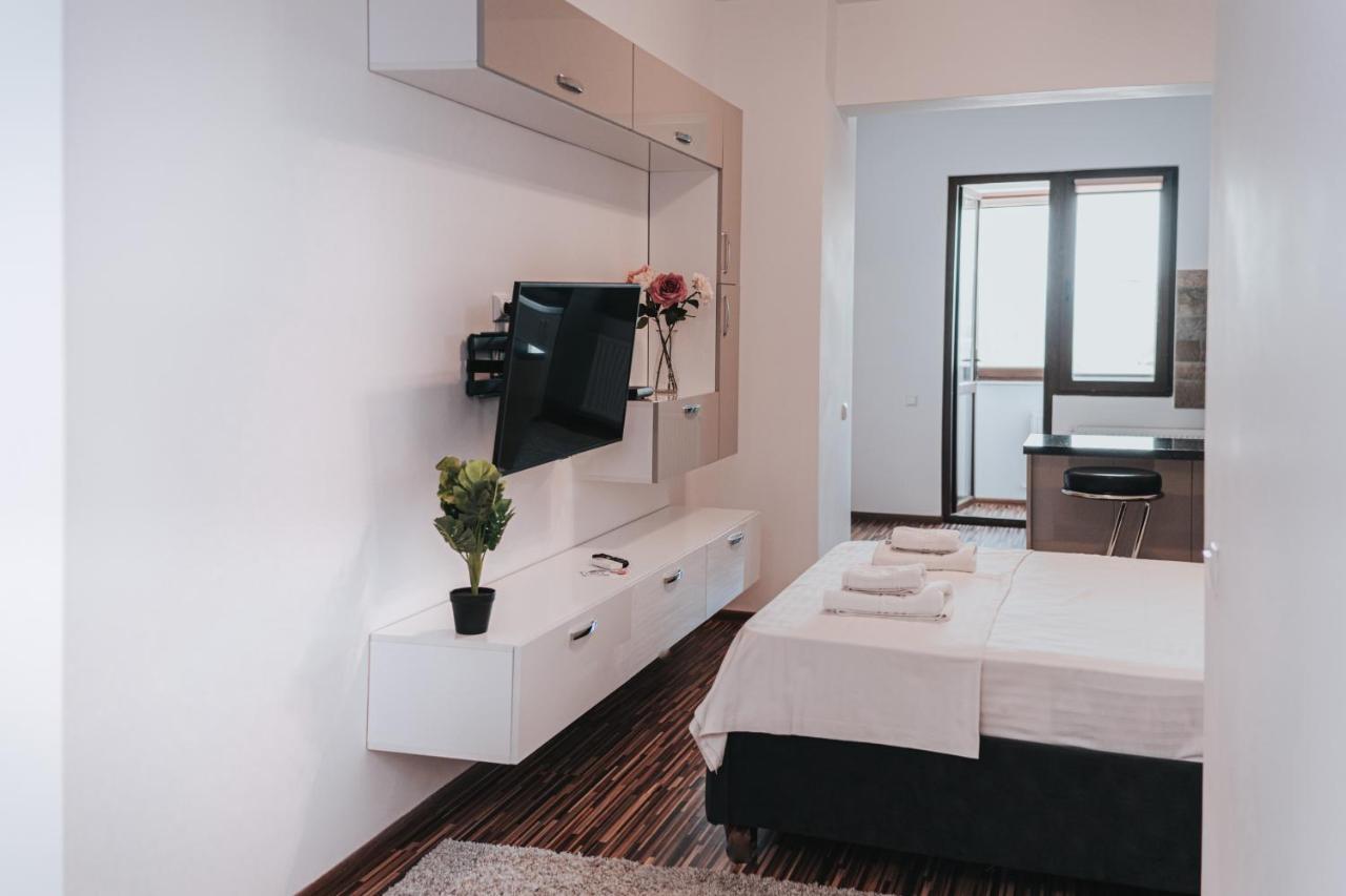 Urban Apartments And Studios - City Center Iasi Buitenkant foto