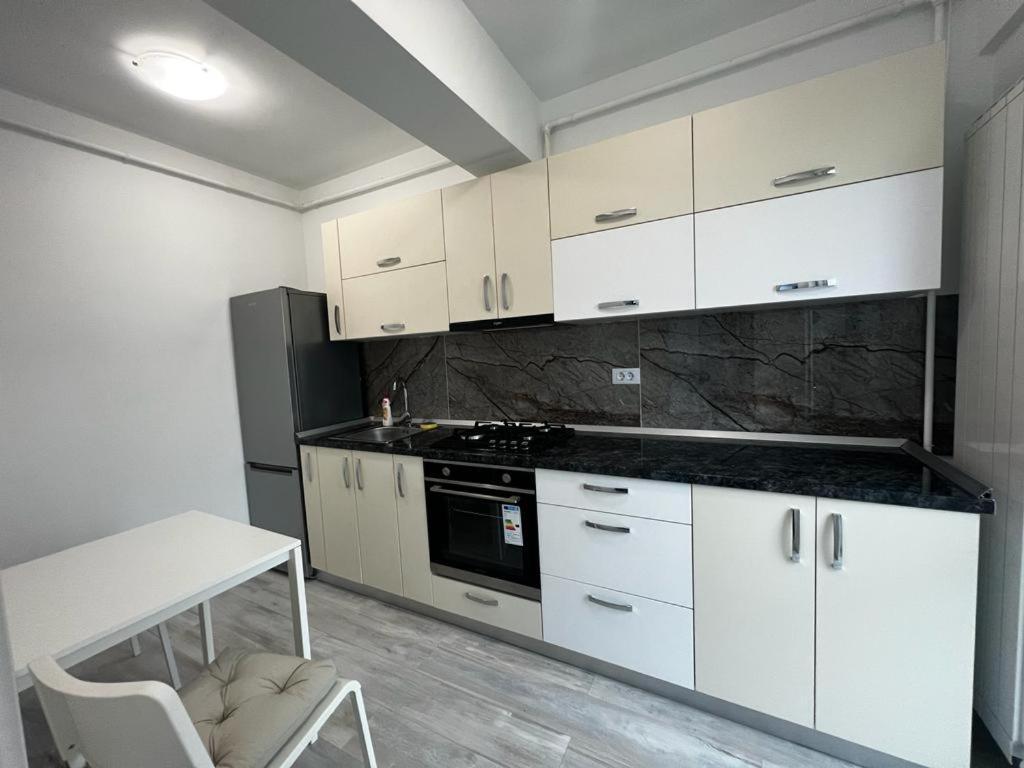Urban Apartments And Studios - City Center Iasi Buitenkant foto
