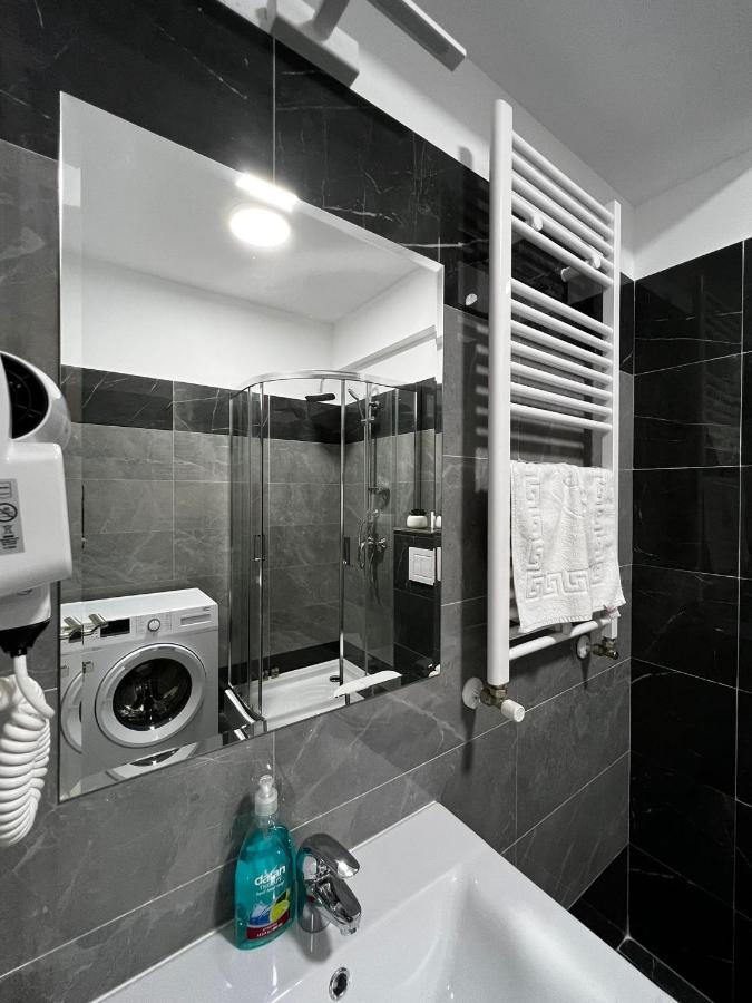 Urban Apartments And Studios - City Center Iasi Buitenkant foto